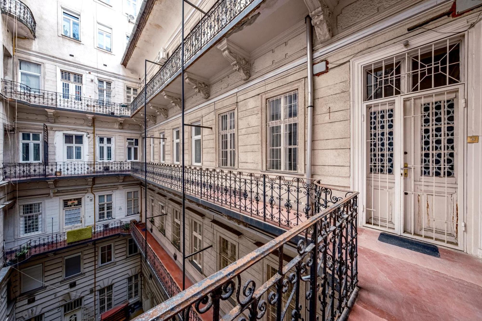 Soho Downtown Apartment Будапеща Екстериор снимка