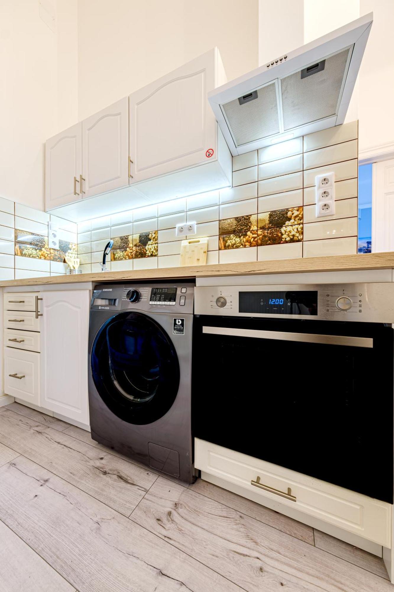 Soho Downtown Apartment Будапеща Екстериор снимка